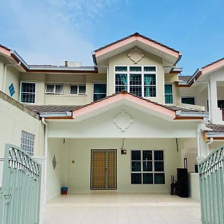 Lily Vacation Home At Cameron Highlands - 12 Pax,Free Wifi W Carporch Tanah Rata Exterior foto
