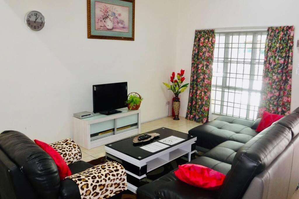 Lily Vacation Home At Cameron Highlands - 12 Pax,Free Wifi W Carporch Tanah Rata Exterior foto