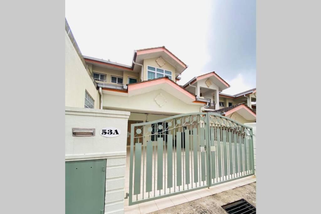 Lily Vacation Home At Cameron Highlands - 12 Pax,Free Wifi W Carporch Tanah Rata Exterior foto